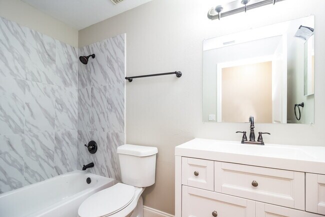 Building Photo - 10257 Winding Creek Ln