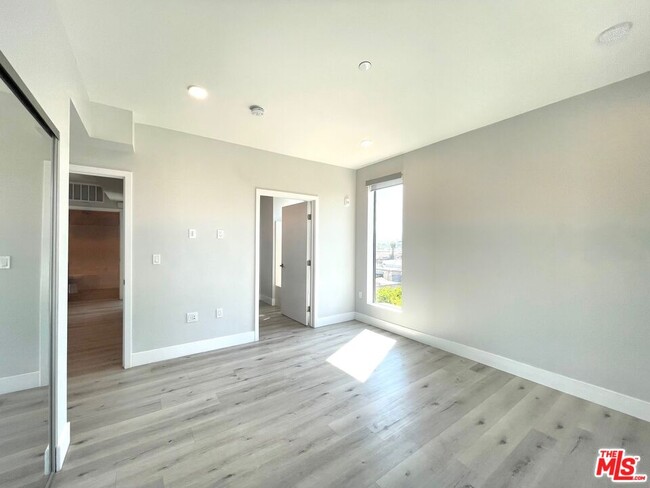 Building Photo - 14612 Calvert St