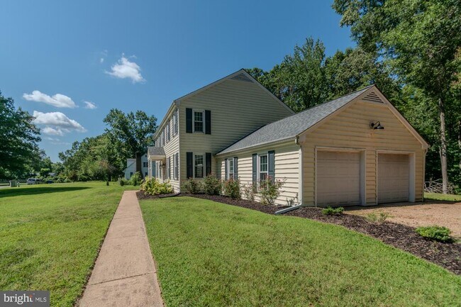 Building Photo - 428 Ingleside Dr