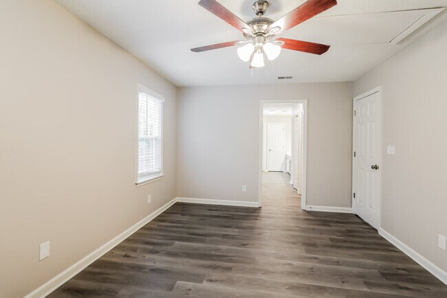 Building Photo - 739 Glenspring Dr