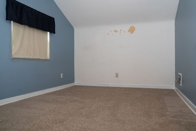 Building Photo - AVAILABLE JULY 1ST!! DON'T MISS this FANTASTIC home in a PRIME LOCATION!