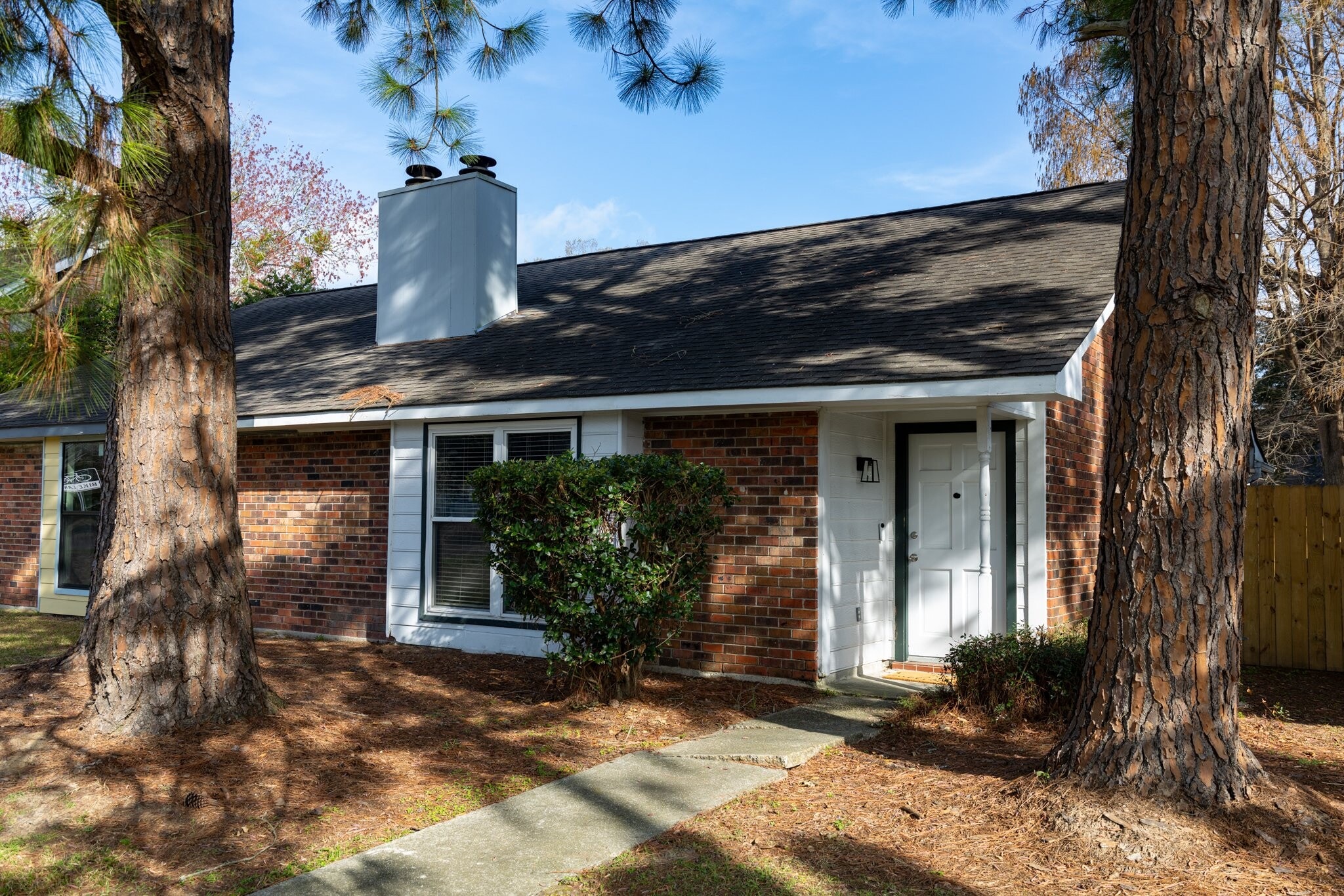 Building Photo - 2216 Brightside Dr