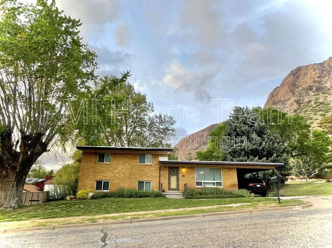 Primary Photo - 1296 Cook St