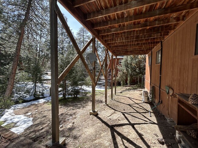 Building Photo - Solar 3 Bd/ 2 Ba. Single-Family Home Rental