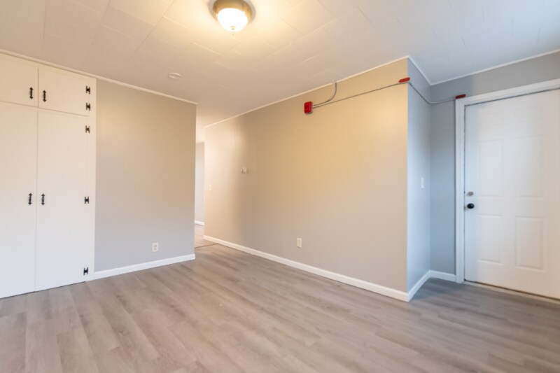 Building Photo - 672 N Main St