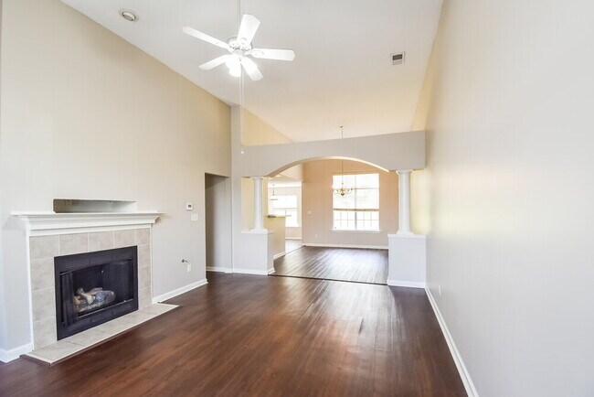 Building Photo - 10243 Hamilton View Dr
