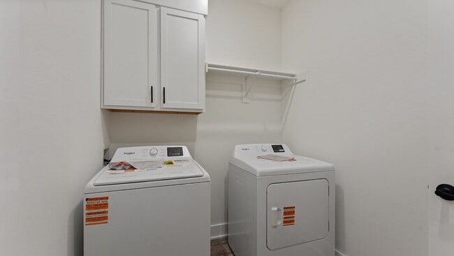 Building Photo - Charming 3-Bedroom Retreat with Cozy Fireplace