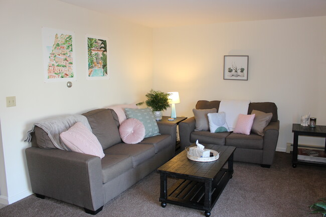 living room - 3 Macmillan Dr