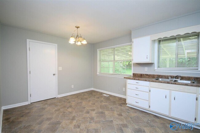 Building Photo - 3423 Rosedale Dr NW