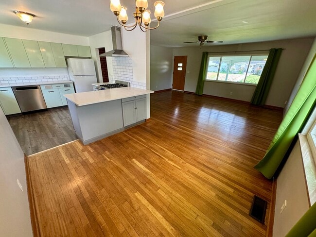 Building Photo - 3 Bedroom - Upper Arlington