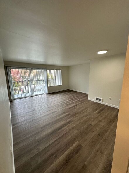 Interior Photo - Golden Inca Apartments