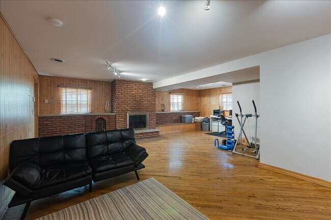 Building Photo - 33 Half Day Rd