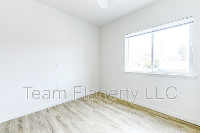 Building Photo - 1220 Mapleton Ave