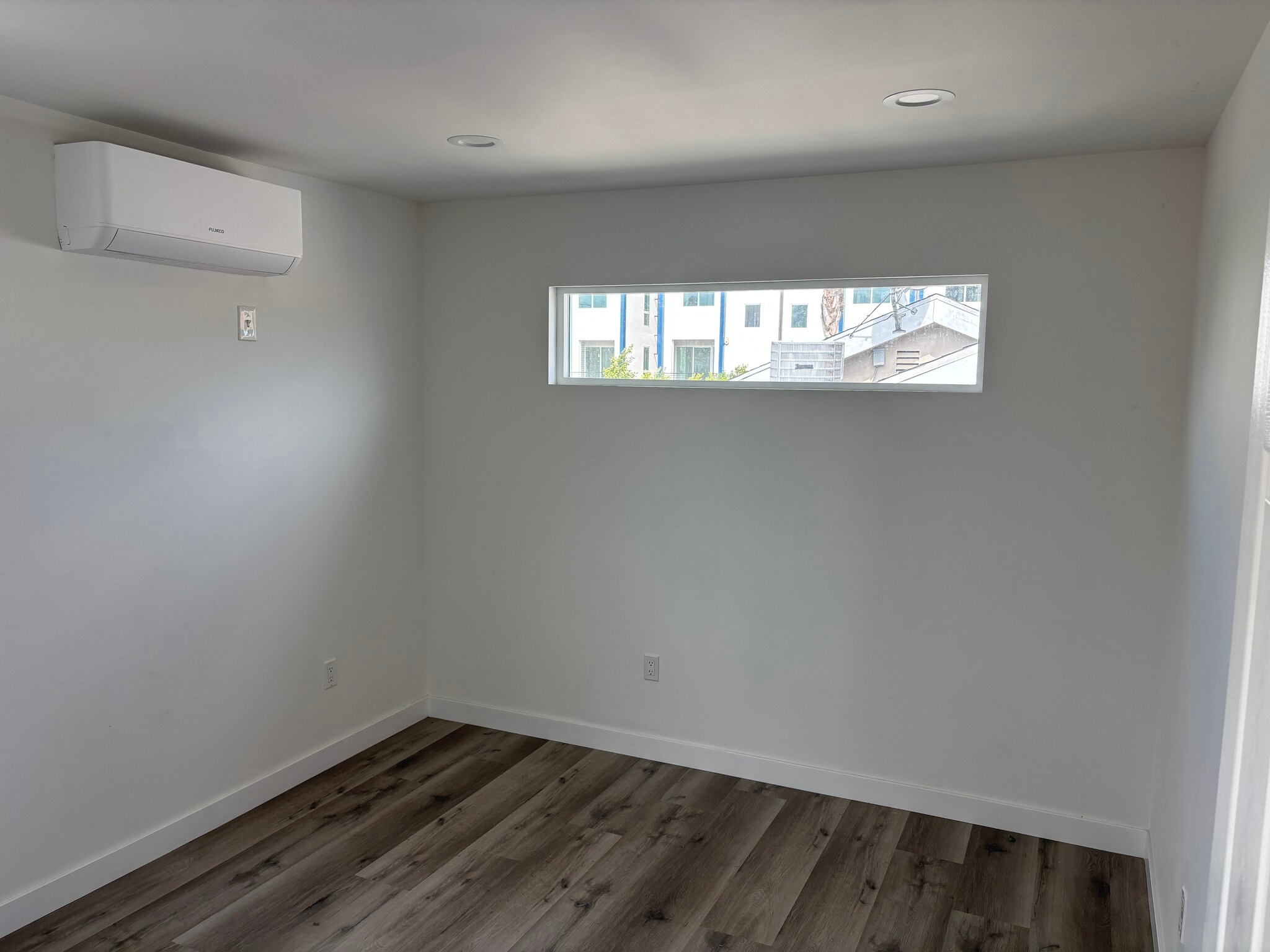Building Photo - 5846 David Ave