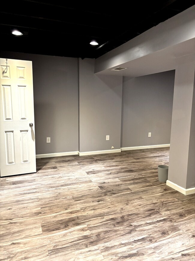 Building Photo - 13806 S Mullen St