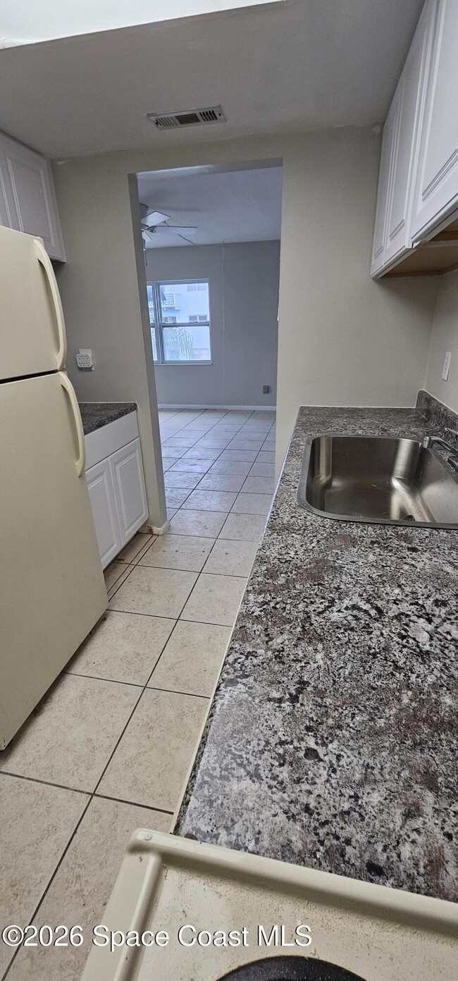 Building Photo - 230 Columbia Dr