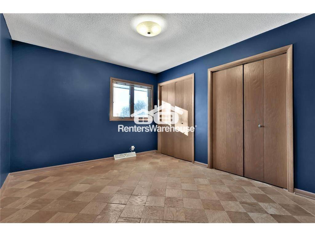 Building Photo - 1241 Holly Dr E