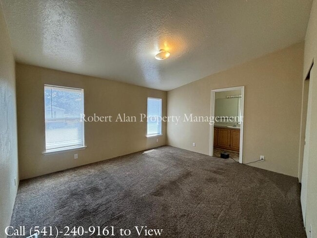 Building Photo - 3424 NE Riverside Ave