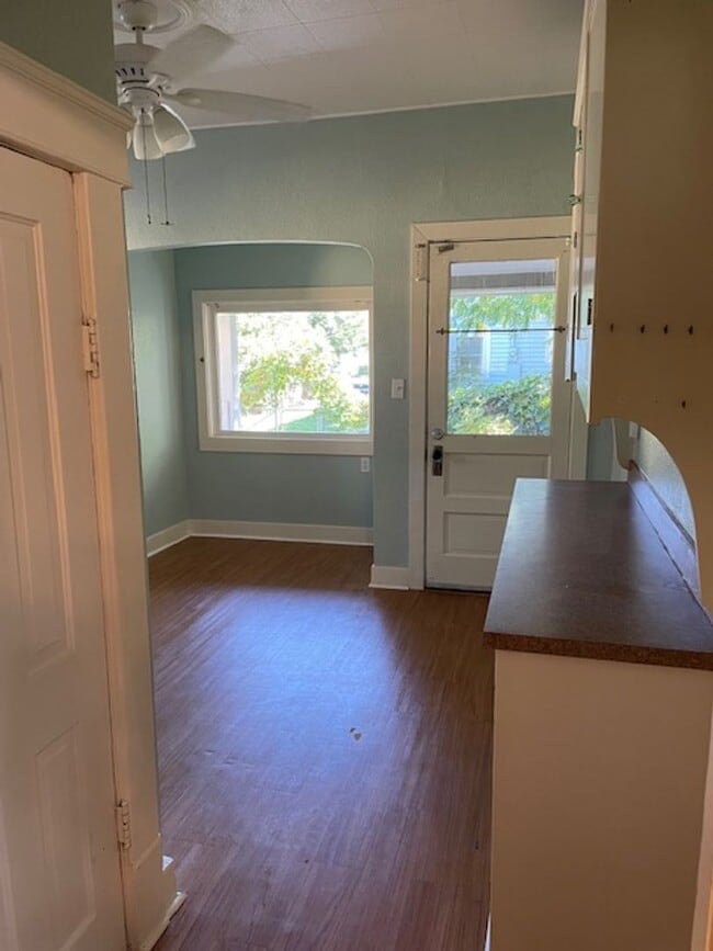 Building Photo - Charming 20's home