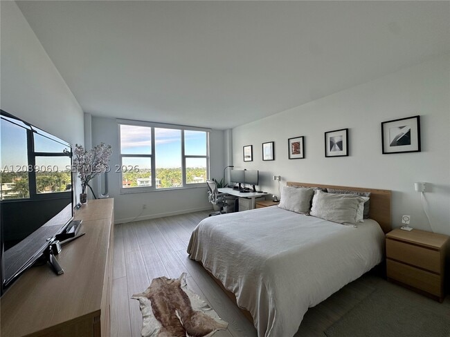 Building Photo - 5600 Collins Ave