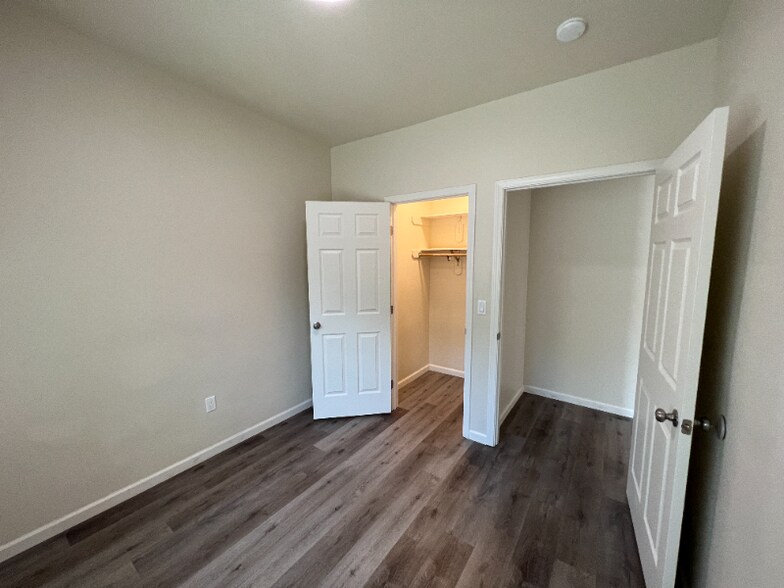 Building Photo - 934 N Van Ness Ave