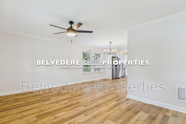 Building Photo - 2322 Fernwood Dr
