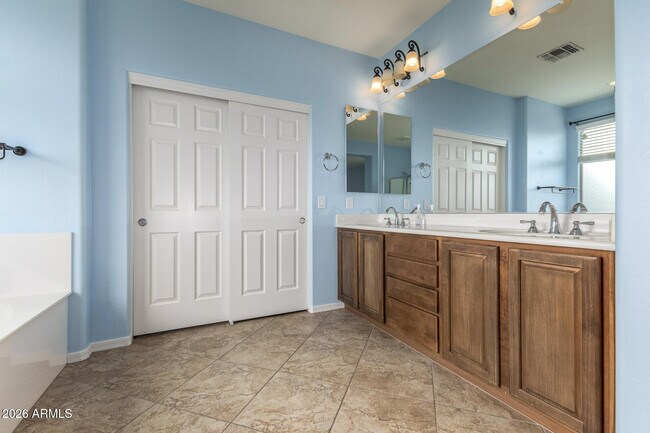 Building Photo - 5303 W Pinnacle Vista Dr