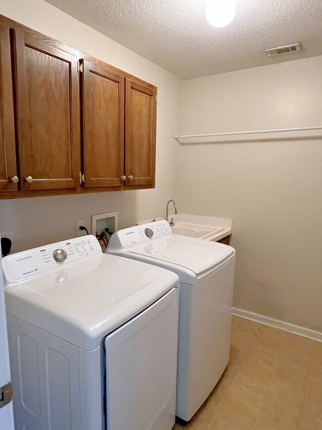 Building Photo - Spacious 4-Bedroom Home with Loft & Flex r...