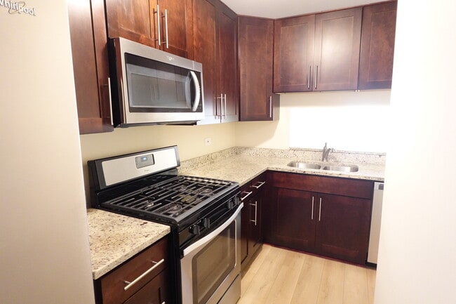 Building Photo - 116 Colonial Pkwy