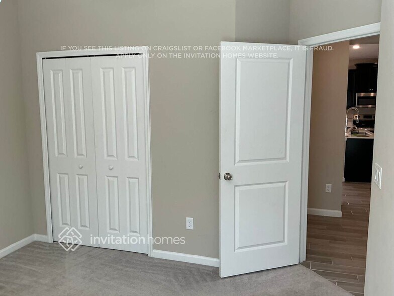 Building Photo - 9440 Lovage Ln