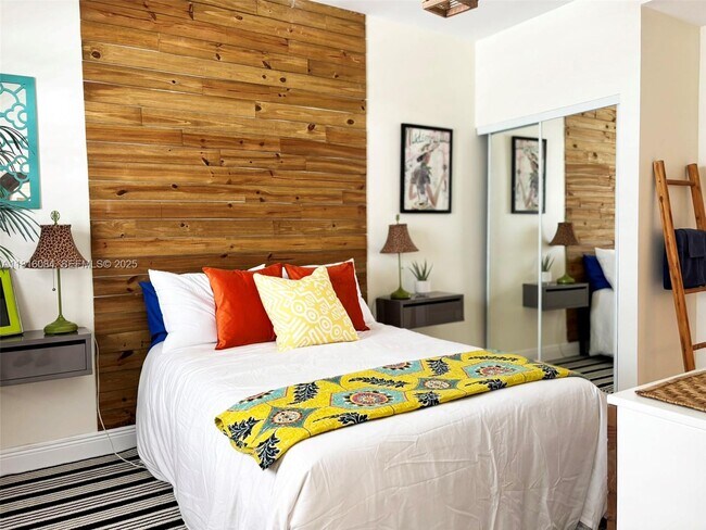 Building Photo - 335 Ocean Dr