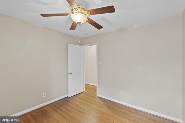 Building Photo - 6048 Redwood Ln
