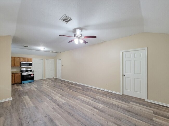 Building Photo - 12700 Royal Green Dr
