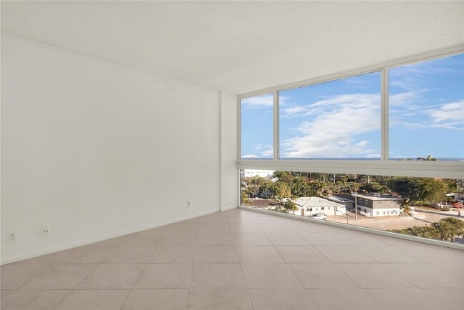 Building Photo - 2715 N Ocean Blvd