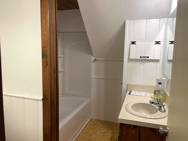 Building Photo - 804 Beech St