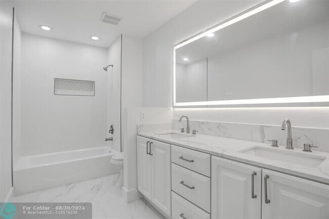 Building Photo - 161 SW 75th Ave