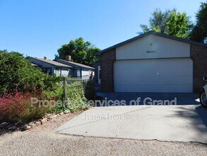 Building Photo - 3045 1/2 Stoneybrook Lane