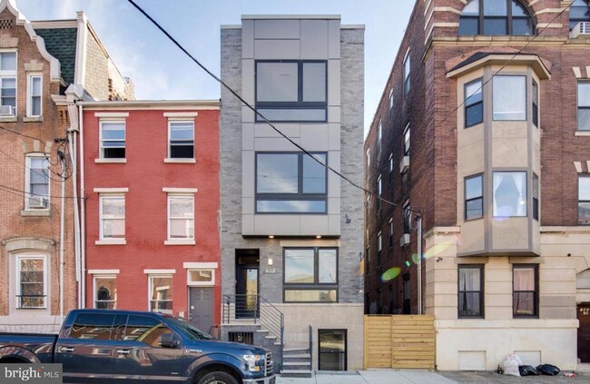 Building Photo - 909 N 15th St