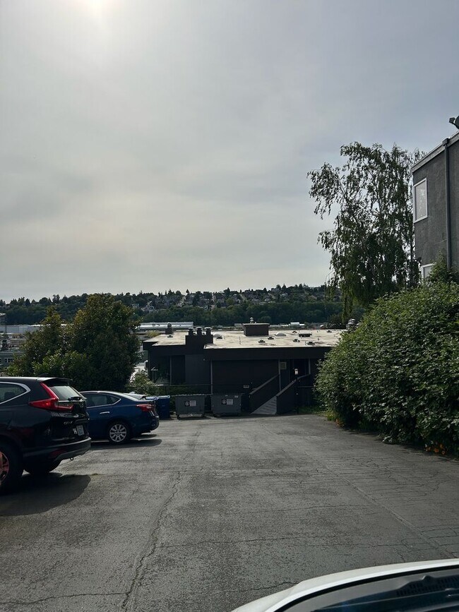 Building Photo - 2034 14th Ave W