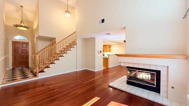 Building Photo - Charming and Move-in Ready 3BD/2.5BA, Two-Story Townhouse in Miravilla at Gale Ranch, San Ramon- ...
