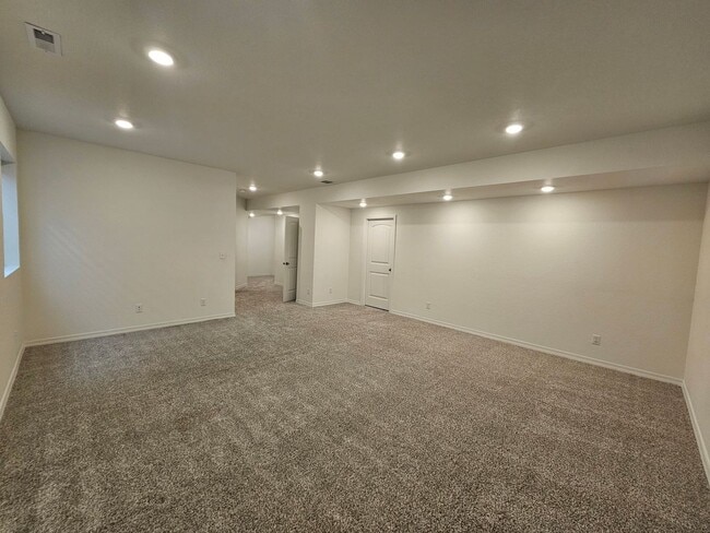 Building Photo - 10450 Summer Rdg Dr