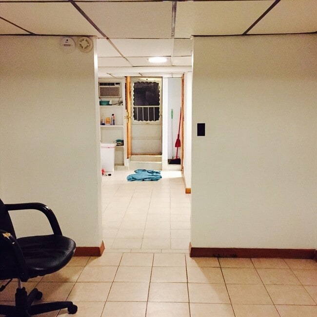 Building Photo - 9 Hall St