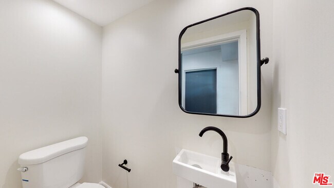 Building Photo - 2304 Hauser Blvd