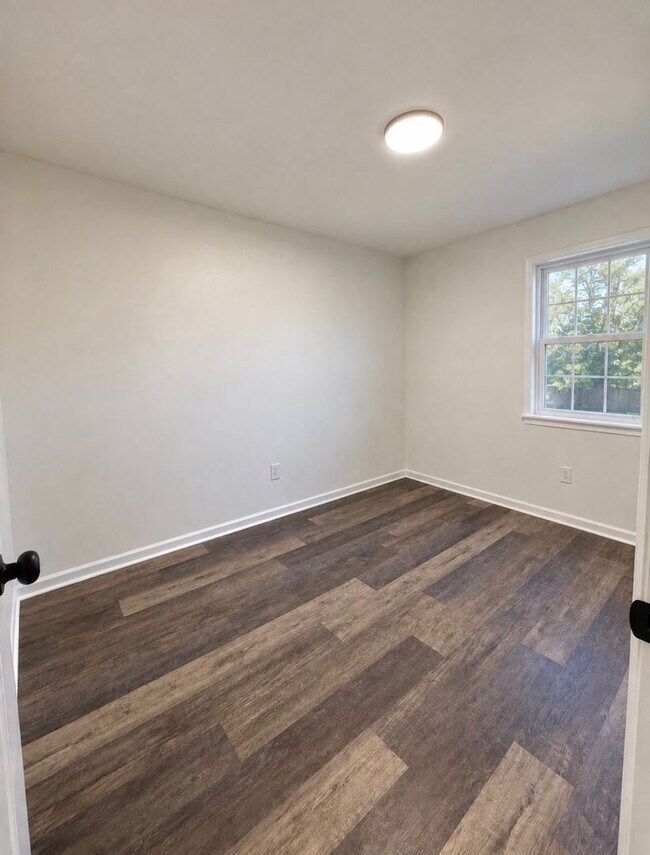 Building Photo - 156 Urqhart Way