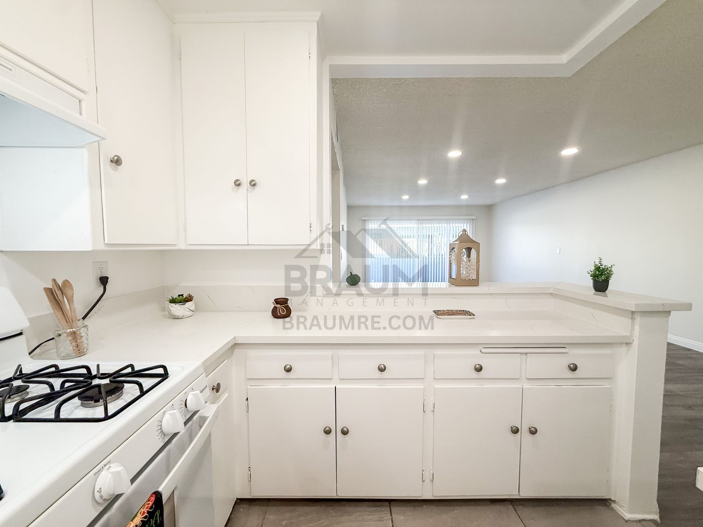 Building Photo - 6041 Whitsett Ave