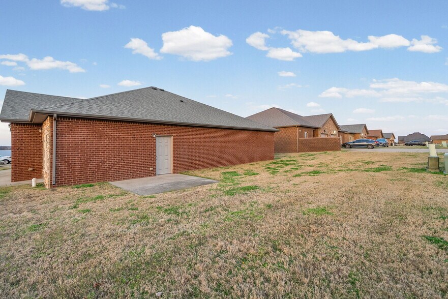 Building Photo - 109 Holland Dr