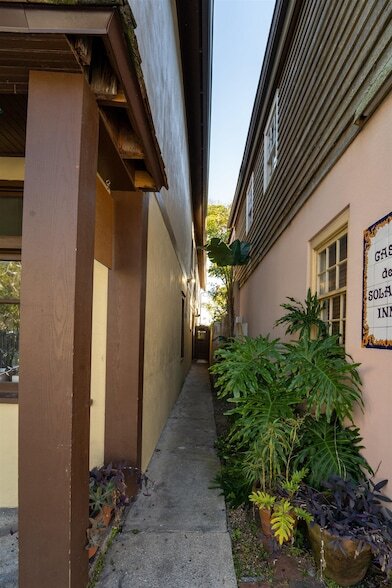 Building Photo - 11 Aviles St