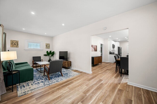 Building Photo - 1215 N Warman Ave