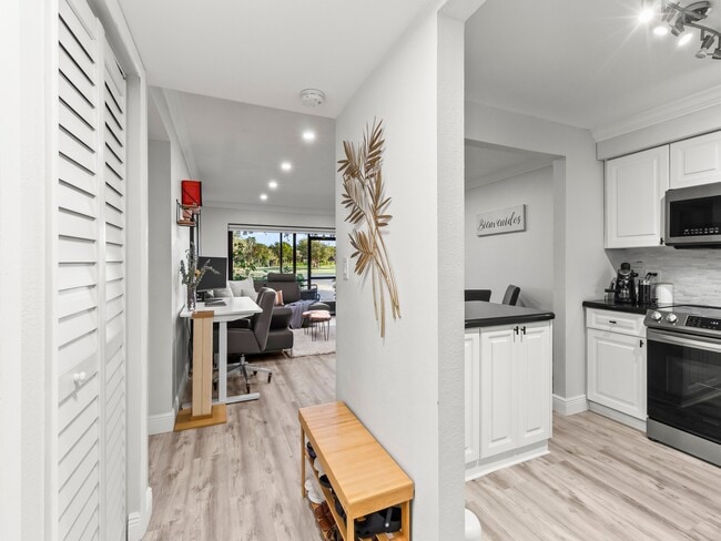 Building Photo - 9001 Jacaranda Ln