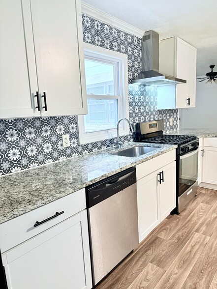 Building Photo - 3553 Pine Needle Dr SW